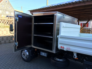 grosse_kiste_offen_weisser_laster